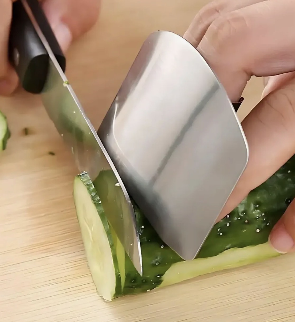 Escudinho de dedo (Protetor de Dedos em Aço Inox para Cortar Legumes e Carnes)
